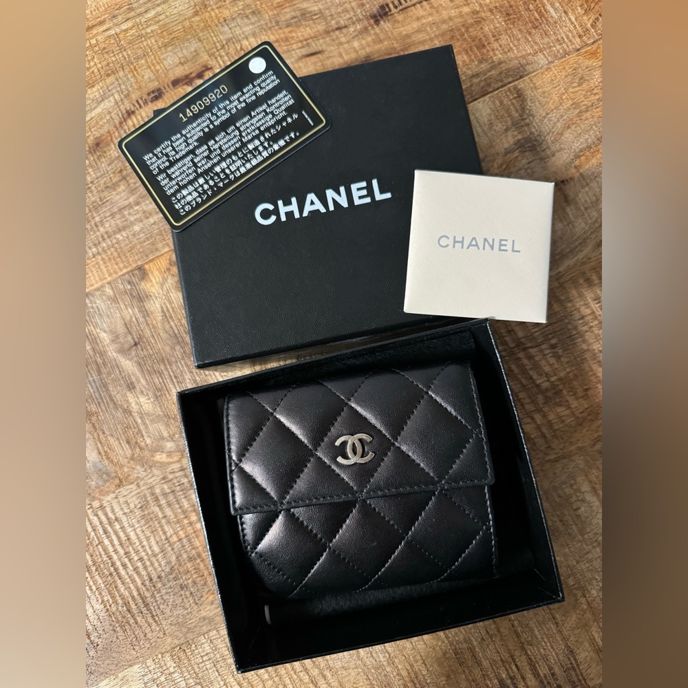 Chanel lambskin wallet (S)